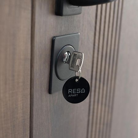 Resa Apart - Нові Smart-Квартири Біля Річки ウージュホロド エクステリア 写真