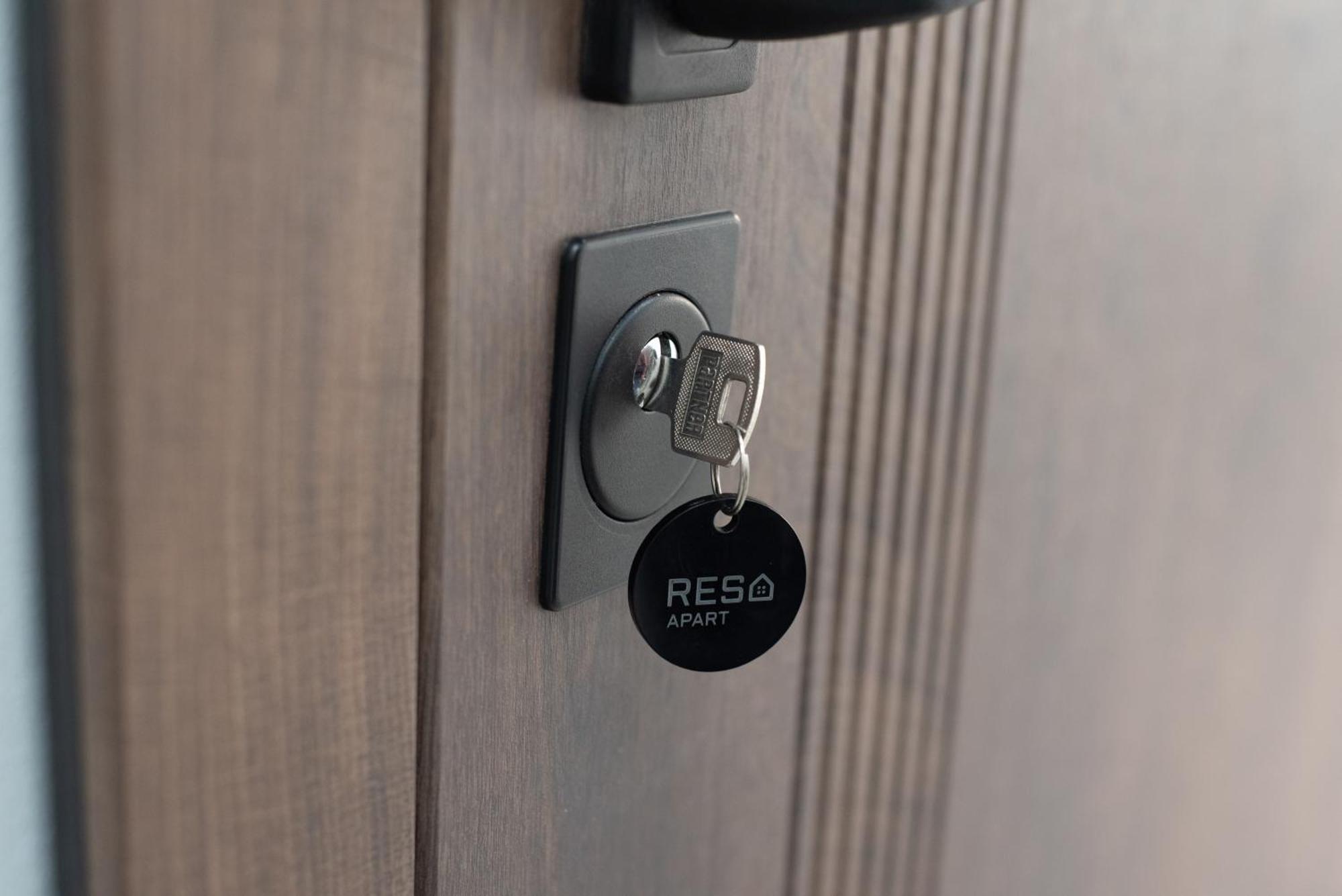 Resa Apart - Нові Smart-Квартири Біля Річки ウージュホロド エクステリア 写真