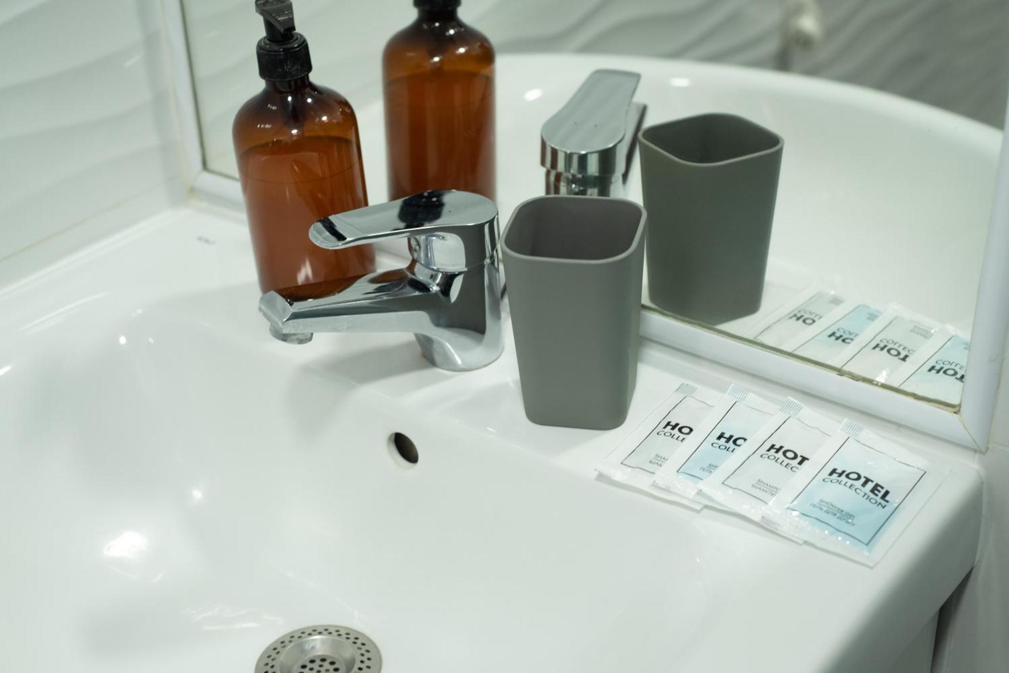 Resa Apart - Нові Smart-Квартири Біля Річки ウージュホロド エクステリア 写真